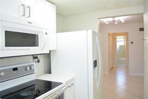 Condominio en venta en Hallandale Beach, Florida, 1 dormitorio, 63.45 m2 № 1761867 - foto 10