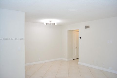 Condominio en venta en Hallandale Beach, Florida, 1 dormitorio, 63.45 m2 № 1761867 - foto 7