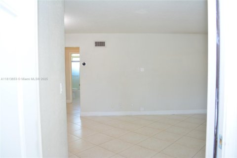 Condominio en venta en Hallandale Beach, Florida, 1 dormitorio, 63.45 m2 № 1761867 - foto 3