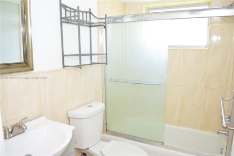 Condominio en venta en Hallandale Beach, Florida, 1 dormitorio, 63.45 m2 № 1761867 - foto 16