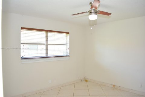 Condominio en venta en Hallandale Beach, Florida, 1 dormitorio, 63.45 m2 № 1761867 - foto 17