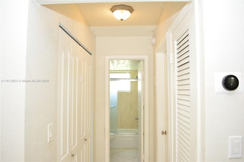 Condominio en venta en Hallandale Beach, Florida, 1 dormitorio, 63.45 m2 № 1761867 - foto 13