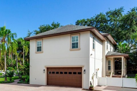 House in Tampa, Florida 4 bedrooms, 390.93 sq.m. № 1321852 - photo 5