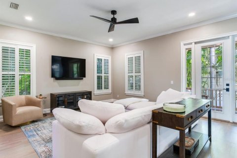 House in Tampa, Florida 4 bedrooms, 390.93 sq.m. № 1321852 - photo 23