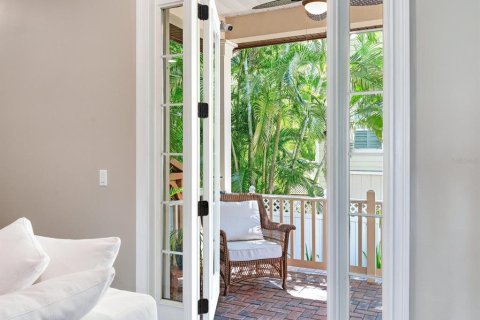 House in Tampa, Florida 4 bedrooms, 390.93 sq.m. № 1321852 - photo 24
