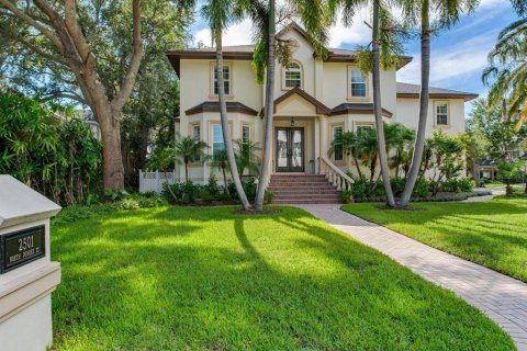 House in Tampa, Florida 4 bedrooms, 390.93 sq.m. № 1321852 - photo 7