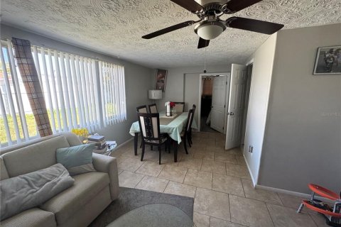 House in Holiday, Florida 4 bedrooms, 127.93 sq.m. № 1578563 - photo 19