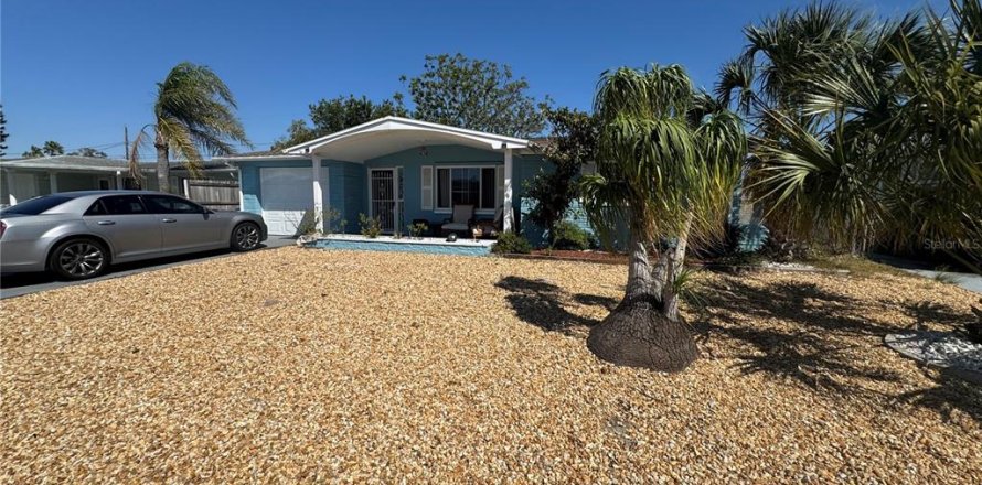 House in Holiday, Florida 4 bedrooms, 127.93 sq.m. № 1578563