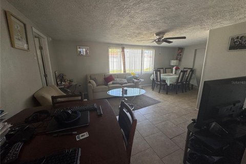 House in Holiday, Florida 4 bedrooms, 127.93 sq.m. № 1578563 - photo 14