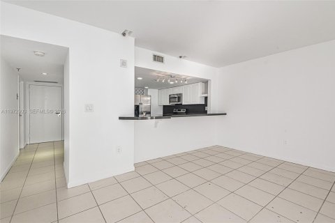 Condominio en venta en Miami, Florida, 1 dormitorio, 78.04 m2 № 2033088 - foto 6