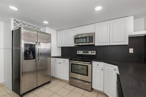 Condominio en venta en Miami, Florida, 1 dormitorio, 78.04 m2 № 2033088 - foto 11