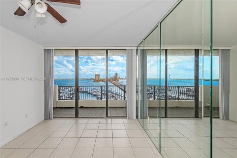 Condominio en venta en Miami, Florida, 1 dormitorio, 78.04 m2 № 2033088 - foto 19
