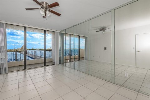 Condominio en venta en Miami, Florida, 1 dormitorio, 78.04 m2 № 2033088 - foto 17