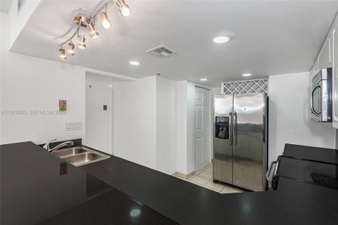 Condominio en venta en Miami, Florida, 1 dormitorio, 78.04 m2 № 2033088 - foto 9
