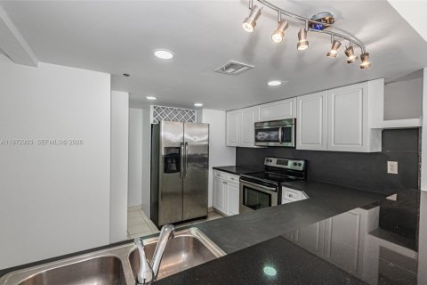 Condominio en venta en Miami, Florida, 1 dormitorio, 78.04 m2 № 2033088 - foto 8
