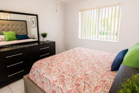 Townhouse in Margate, Florida 3 bedrooms, 141.95 sq.m. № 2075450 - photo 7