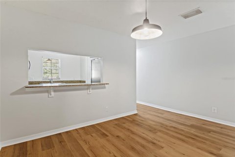 Townhouse in Valrico, Florida 2 bedrooms, 144.93 sq.m. № 1906073 - photo 9