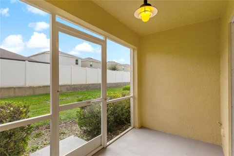 Townhouse in Valrico, Florida 2 bedrooms, 144.93 sq.m. № 1906073 - photo 17