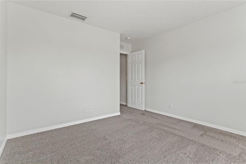 Townhouse in Valrico, Florida 2 bedrooms, 144.93 sq.m. № 1906073 - photo 18