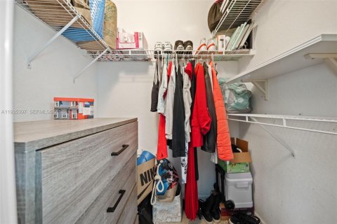 Touwnhouse à vendre à Pembroke Pines, Floride: 3 chambres, 157.38 m2 № 1995837 - photo 17