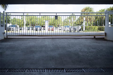 Copropriété à louer à Miami Beach, Floride: 2 chambres, 72.46 m2 № 1698077 - photo 4