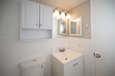 Copropriété à louer à Miami Beach, Floride: 2 chambres, 72.46 m2 № 1698077 - photo 15