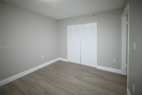 Copropriété à louer à Miami Beach, Floride: 2 chambres, 72.46 m2 № 1698077 - photo 17