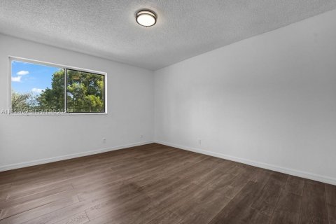 Condo in Margate, Florida, 2 bedrooms  № 2055384 - photo 15