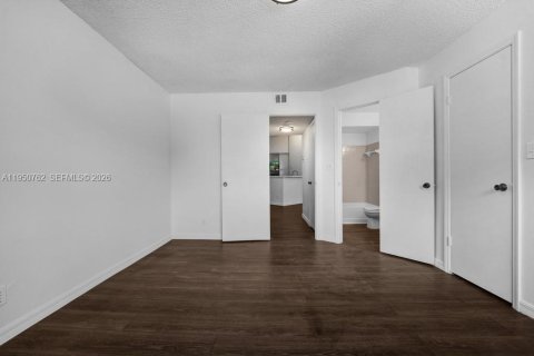 Condo in Margate, Florida, 2 bedrooms  № 2055384 - photo 21