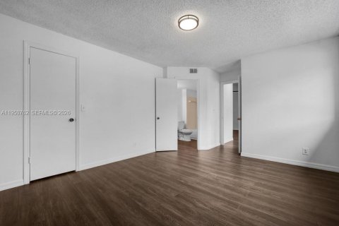 Condo in Margate, Florida, 2 bedrooms  № 2055384 - photo 19