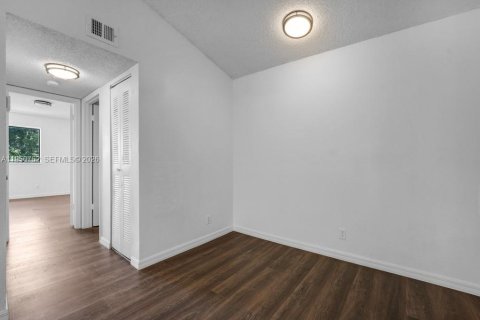 Condo in Margate, Florida, 2 bedrooms  № 2055384 - photo 16