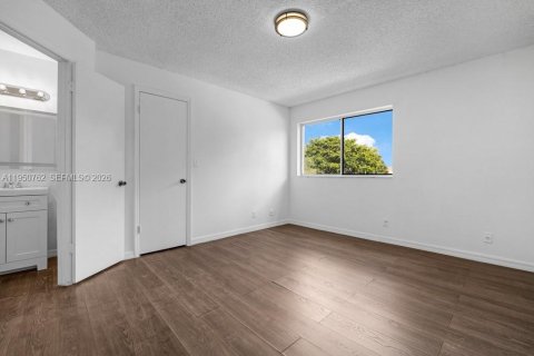 Condo in Margate, Florida, 2 bedrooms  № 2055384 - photo 18