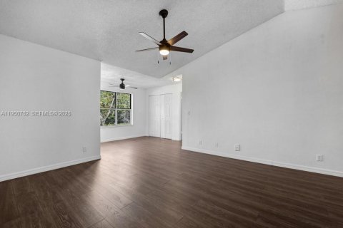 Condo in Margate, Florida, 2 bedrooms  № 2055384 - photo 10