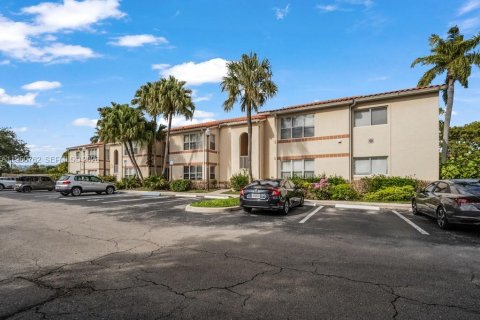 Condo in Margate, Florida, 2 bedrooms  № 2055384 - photo 26