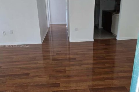 Снять в аренду кондоминиум в Майами, Флорида 2 спальни, 72.84м2, № 2034929 - фото 4