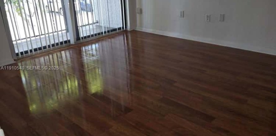 Кондоминиум с 2 спальнями в Майами, Флорида № 2034929