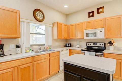 House in Clermont, Florida 5 bedrooms, 271.27 sq.m. № 1565941 - photo 9