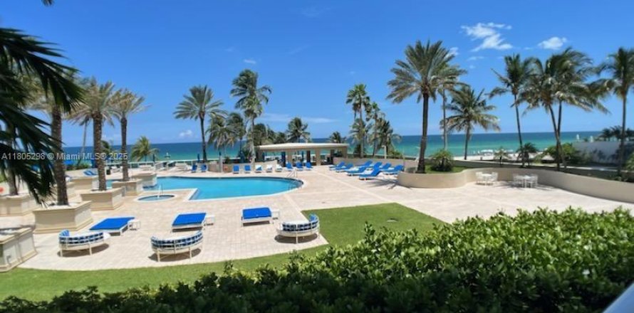 Кондоминиум с 3 спальнями в Санни-Айлс-Бич, Флорида № 1959590