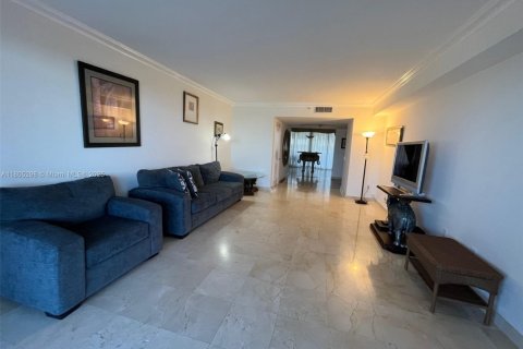 Снять в аренду кондоминиум в Санни-Айлс-Бич, Флорида 3 спальни, 170.94м2, № 1959590 - фото 3