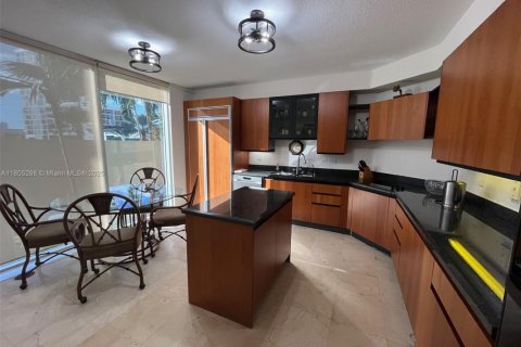 Снять в аренду кондоминиум в Санни-Айлс-Бич, Флорида 3 спальни, 170.94м2, № 1959590 - фото 8