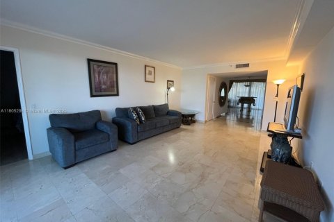 Снять в аренду кондоминиум в Санни-Айлс-Бич, Флорида 3 спальни, 170.94м2, № 1959590 - фото 4