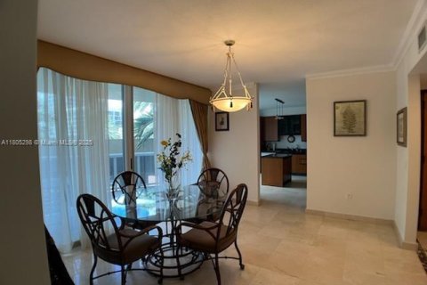 Снять в аренду кондоминиум в Санни-Айлс-Бич, Флорида 3 спальни, 170.94м2, № 1959590 - фото 9