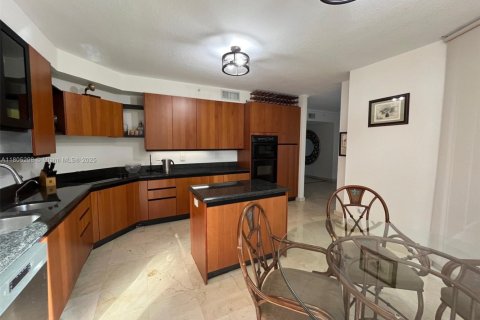 Снять в аренду кондоминиум в Санни-Айлс-Бич, Флорида 3 спальни, 170.94м2, № 1959590 - фото 7