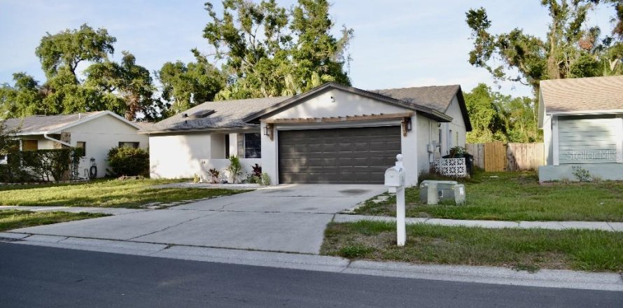 House in Safety Harbor, Florida 3 bedrooms, 160.16 sq.m. № 1770056