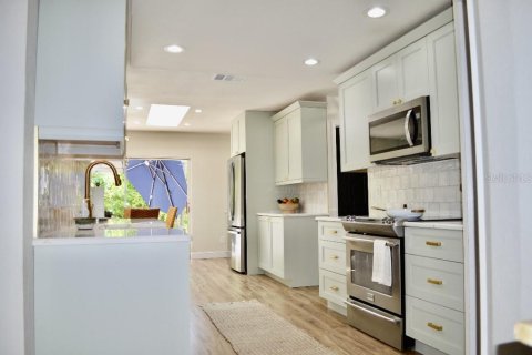 House in Safety Harbor, Florida 3 bedrooms, 160.16 sq.m. № 1770056 - photo 10