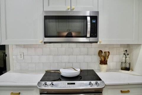 House in Safety Harbor, Florida 3 bedrooms, 160.16 sq.m. № 1770056 - photo 6