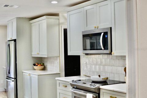 House in Safety Harbor, Florida 3 bedrooms, 160.16 sq.m. № 1770056 - photo 5