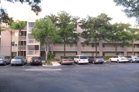 Condo in Tamarac, Florida, 2 bedrooms  № 1753851 - photo 20