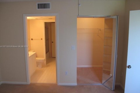 Condo in Tamarac, Florida, 2 bedrooms  № 1753851 - photo 9
