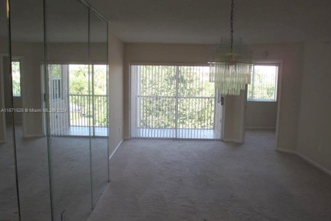 Condo in Tamarac, Florida, 2 bedrooms  № 1753851 - photo 7